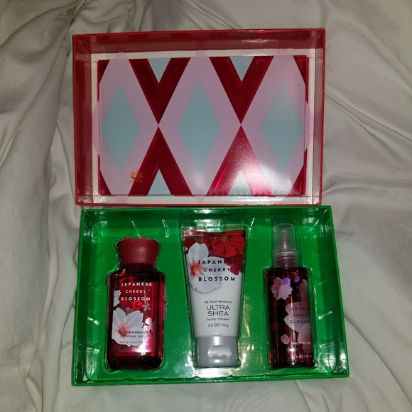 Bath & Body Cherry Blossom: Body Spray&Lotion - Picture 2 of 2